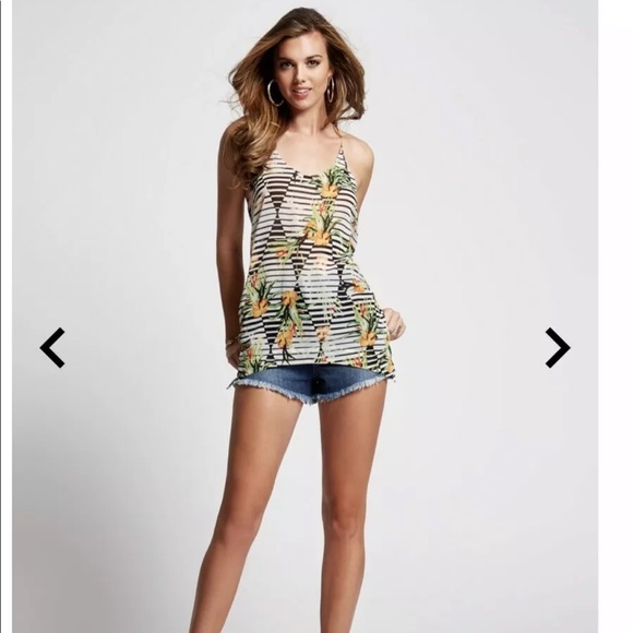 NEW GUESS SLEEVELESS GEO TROPICAL-PRINT SHARK BITE - Picture 3 of 4